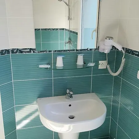 Hotel De La Gare 2*