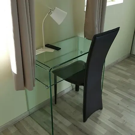 מלון De La Gare 2*